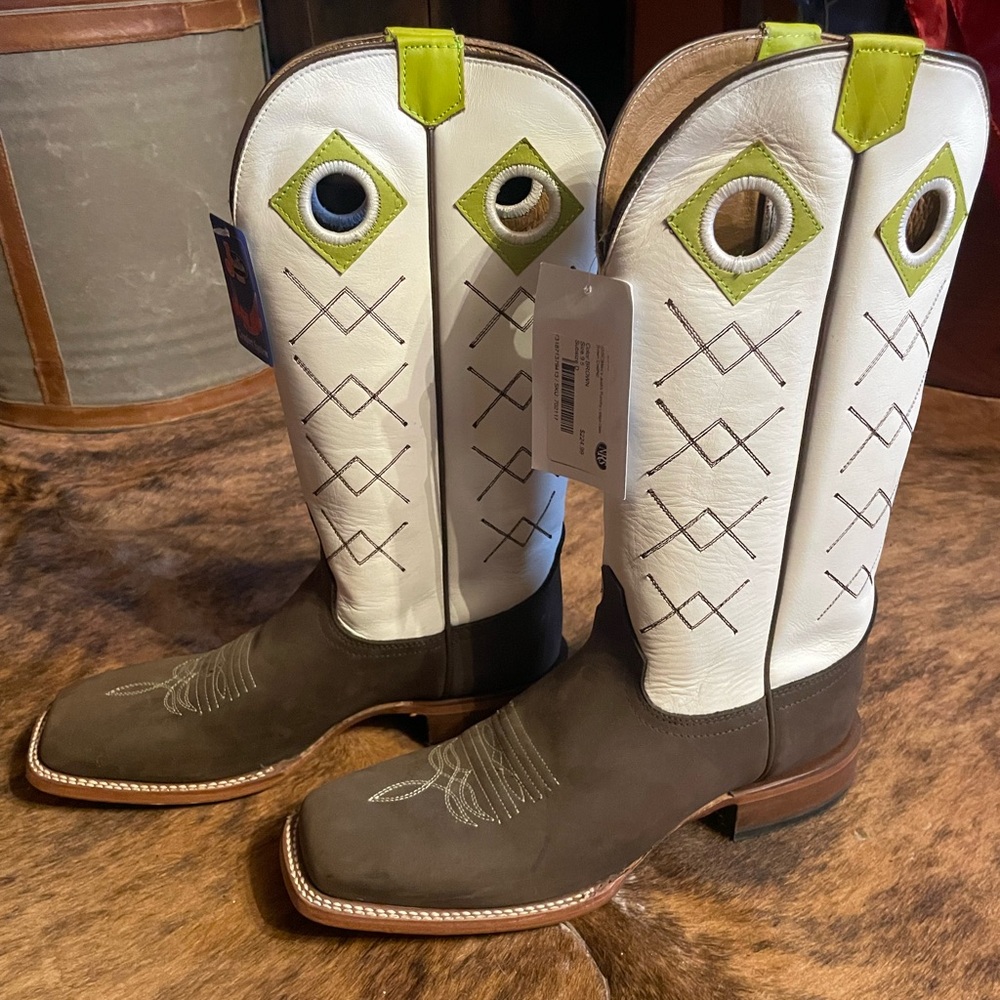 NWT Justin Pumchy Western Cowboy Boots - White and Brown